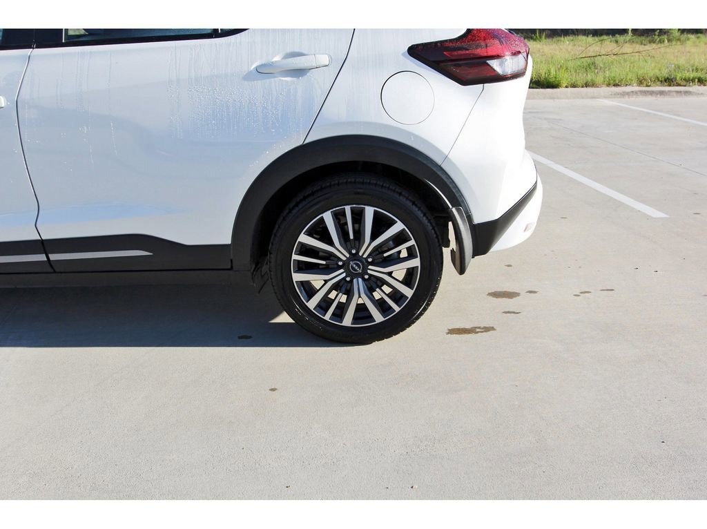 Used 2023 Nissan Kicks SR w/ SR Premium Package image 31
