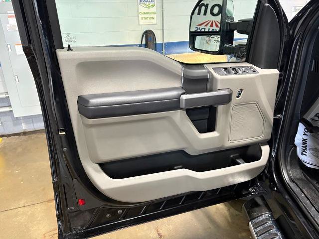 Certified 2019 Ford F250 XLT w/ XLT Premium Package AWD/4WD image 23