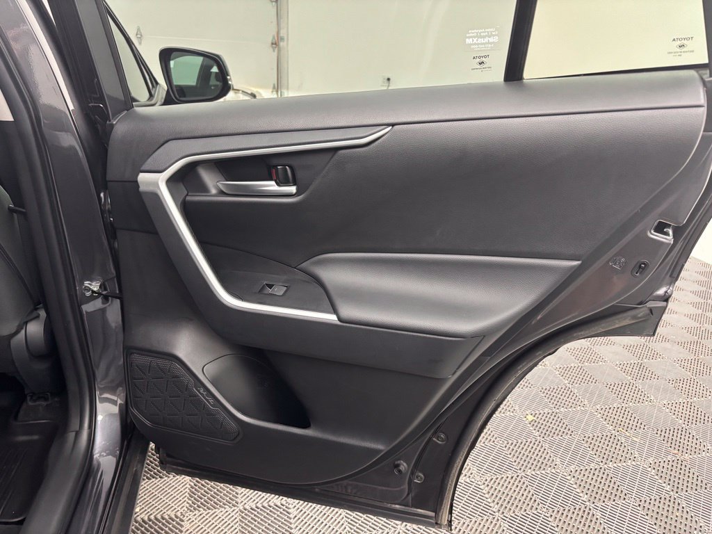 Used 2025 Toyota RAV4 XLE AWD/4WD image 39