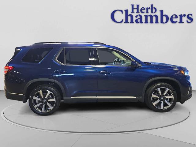 Used 2025 Honda Pilot Touring image 12