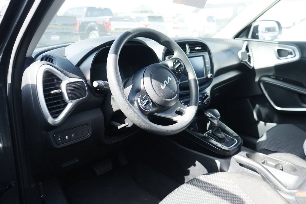 Used 2024 Kia Soul LX w/ Option Group 015 FWD image 9