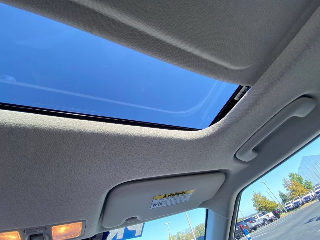 Used 2025 Hyundai Venue SEL FWD image 21