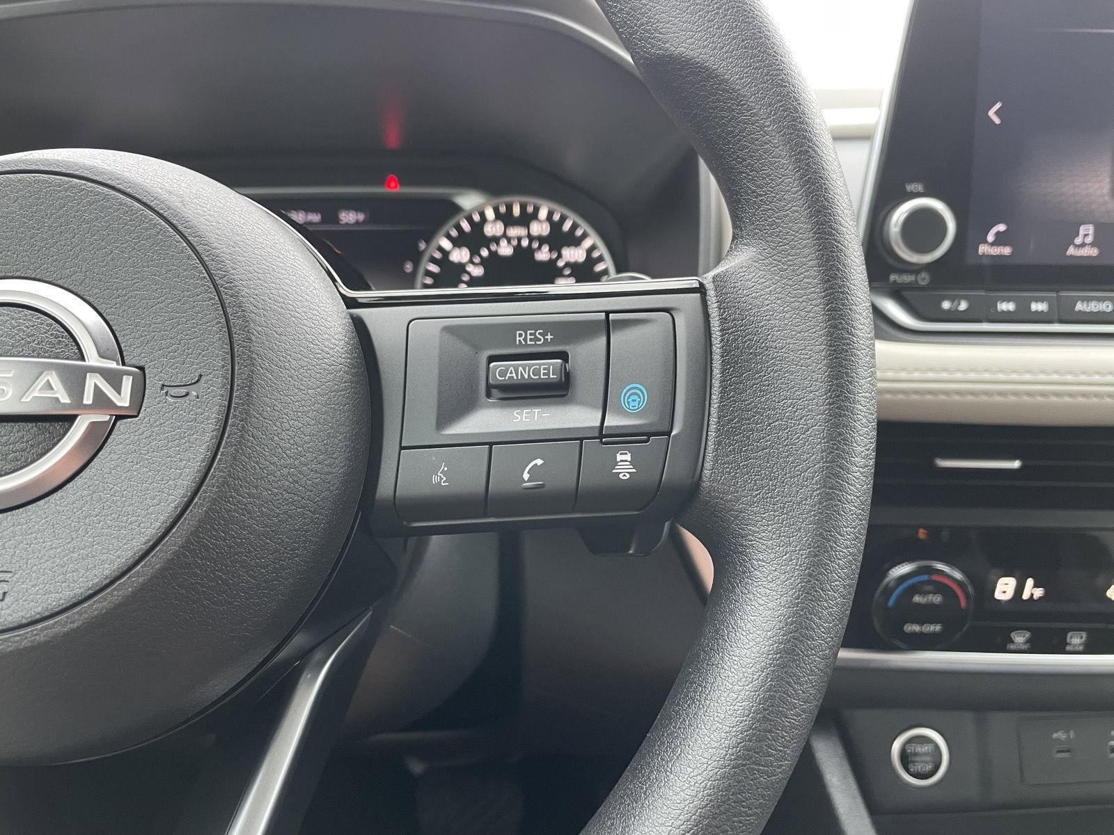 Used 2023 Nissan Rogue SV AWD/4WD image 14