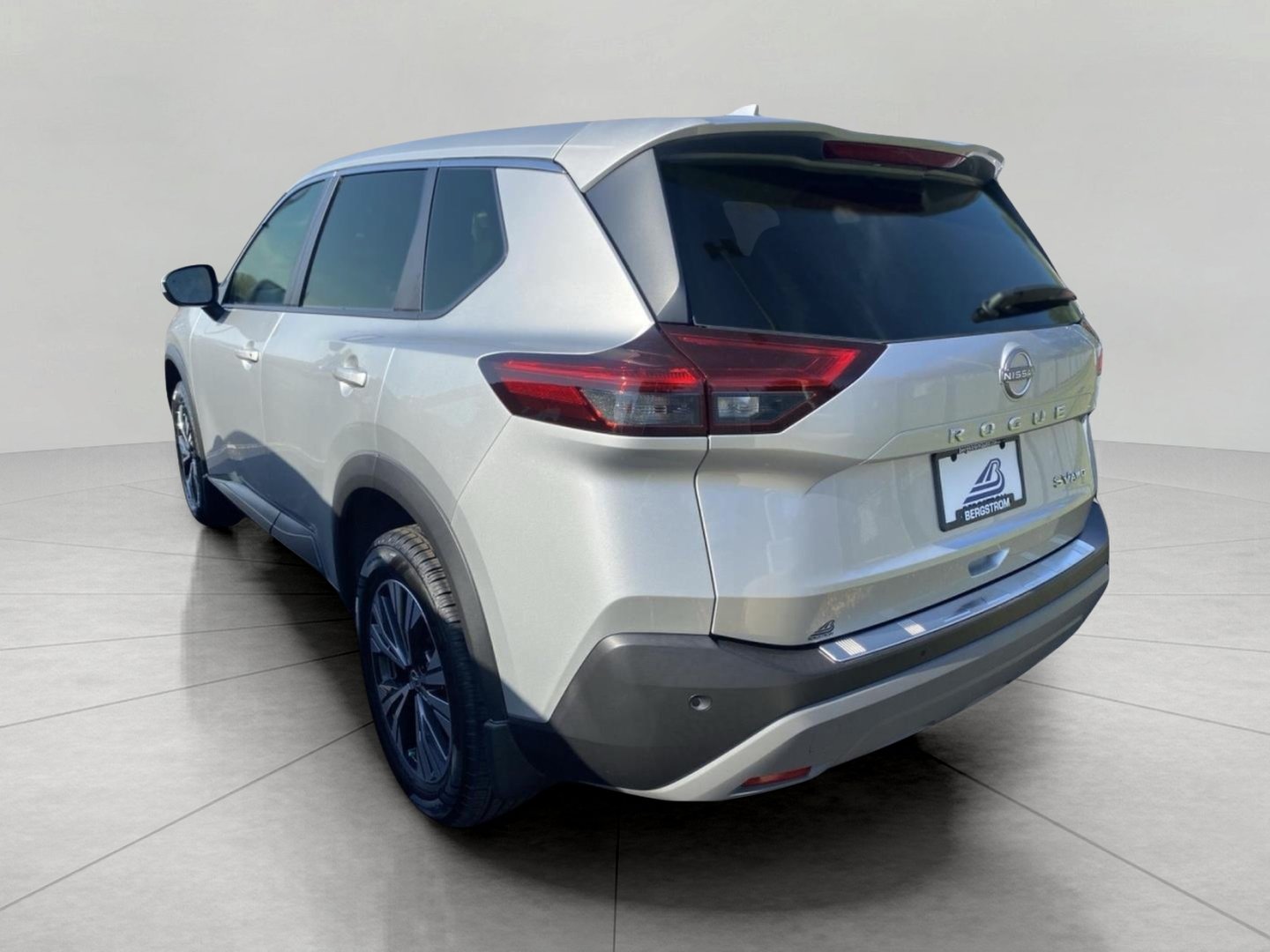 Used 2023 Nissan Rogue SV AWD/4WD image 30