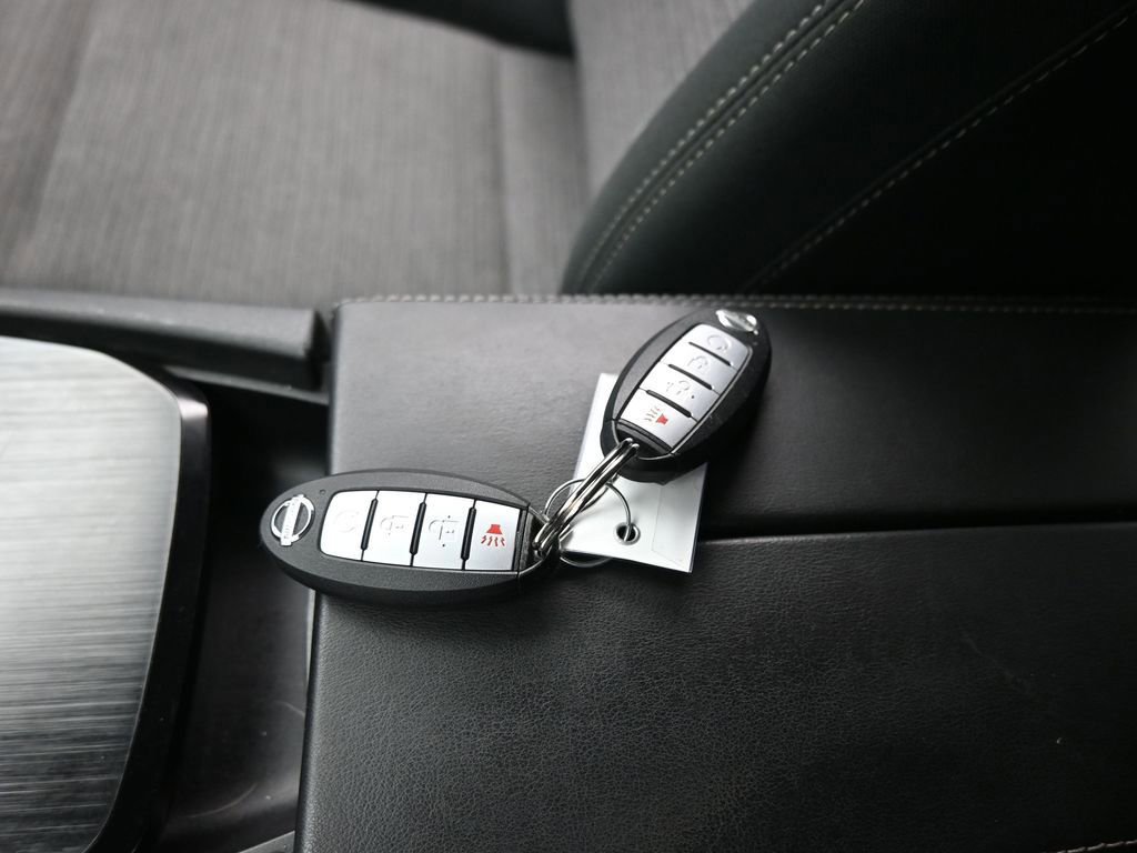 Used 2021 Nissan Rogue SV image 44