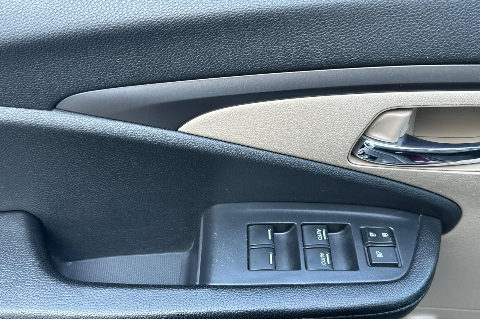 Used 2017 Honda Pilot EX-L image 10