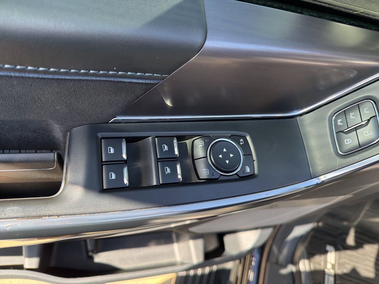 Certified 2025 Ford F150 Platinum w/ FX4 Off-Road Package image 17