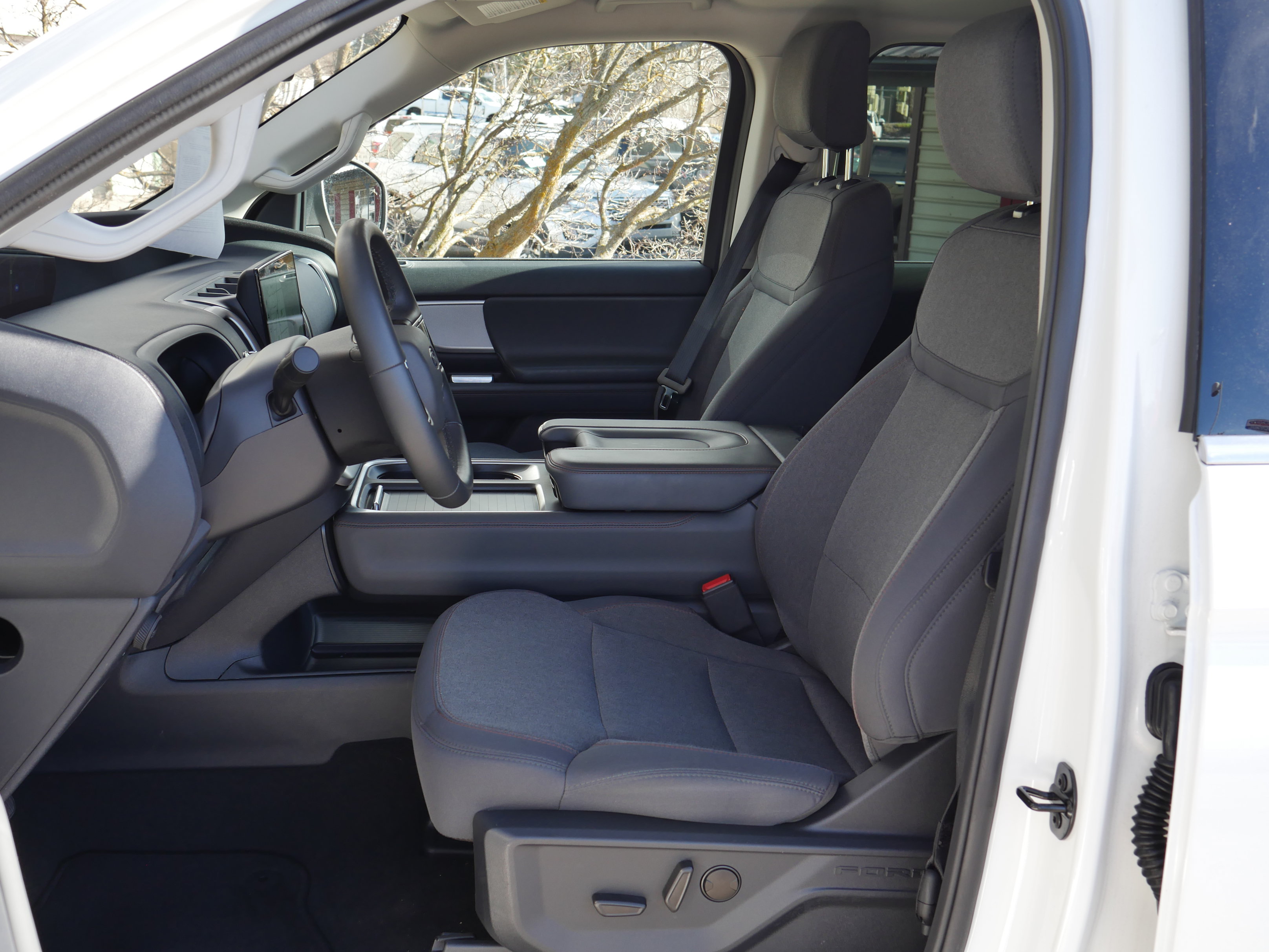 Certified 2025 Ford Expedition Active AWD/4WD image 3