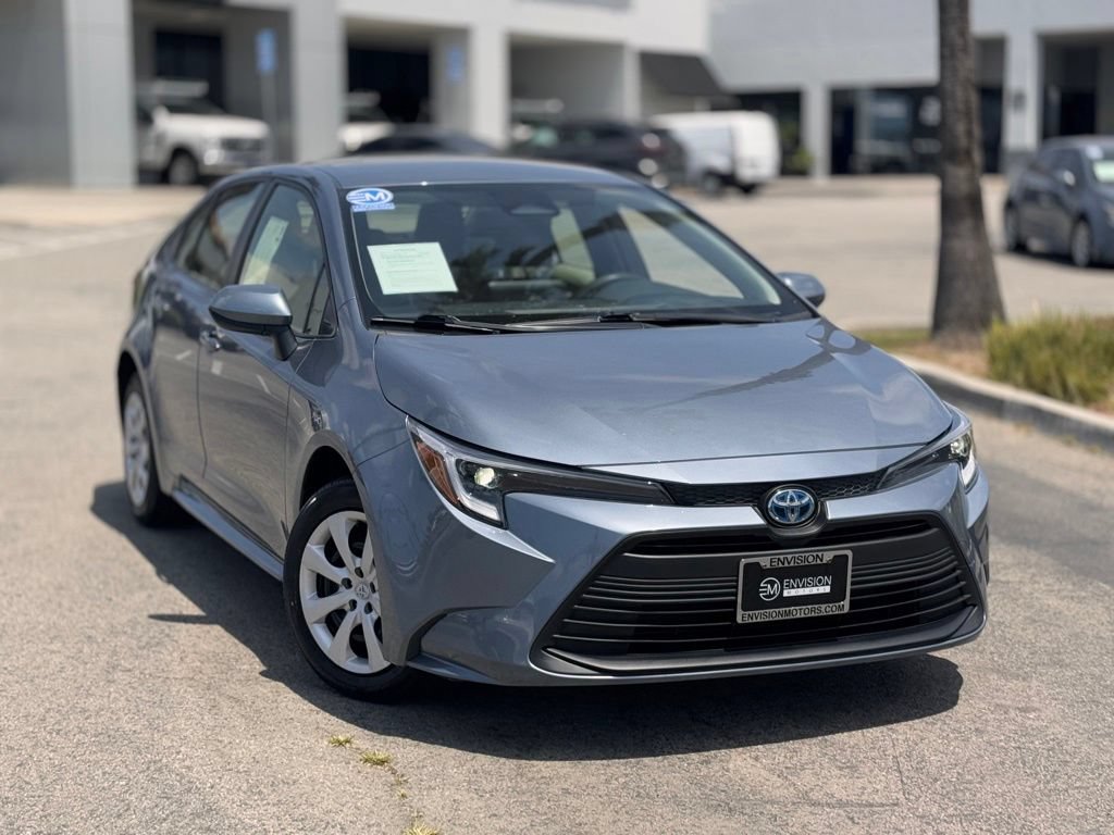 Used 2024 Toyota Corolla LE FWD image 2