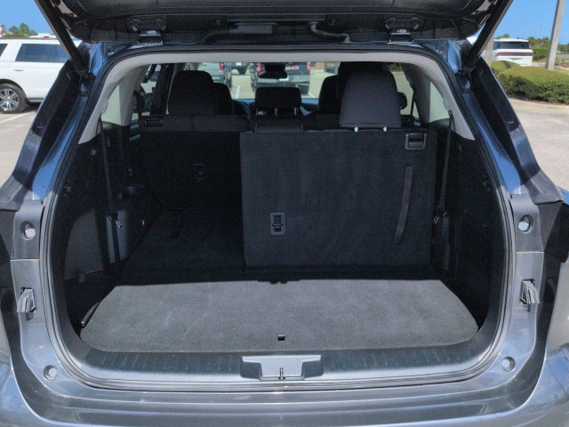 Used 2023 Toyota Highlander LE FWD image 13