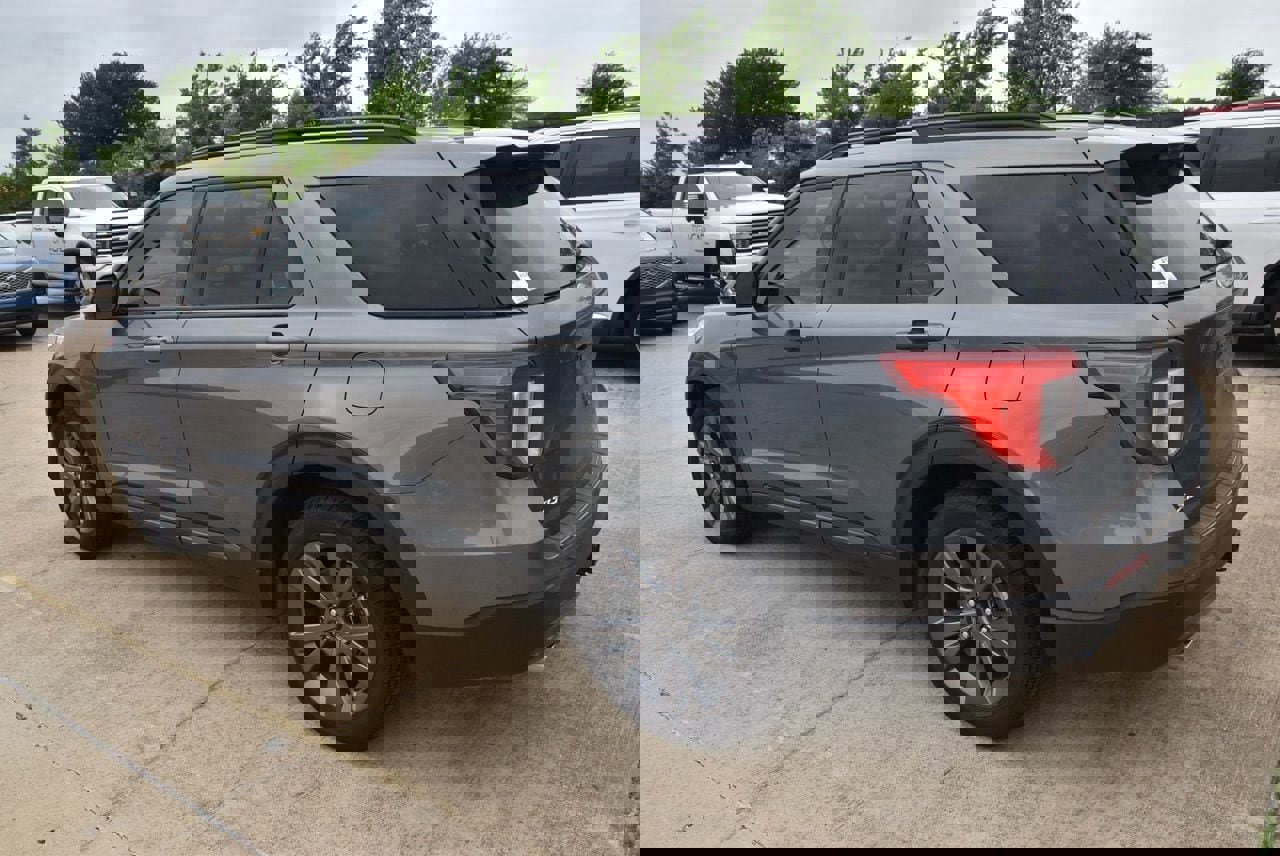 Certified 2023 Ford Explorer XLT w/ Equipment Group 202A image 3