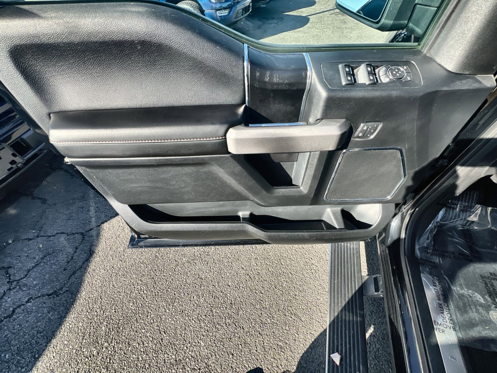 Certified 2018 Ford F150 Platinum w/ Equipment Group 701A Luxury image 15