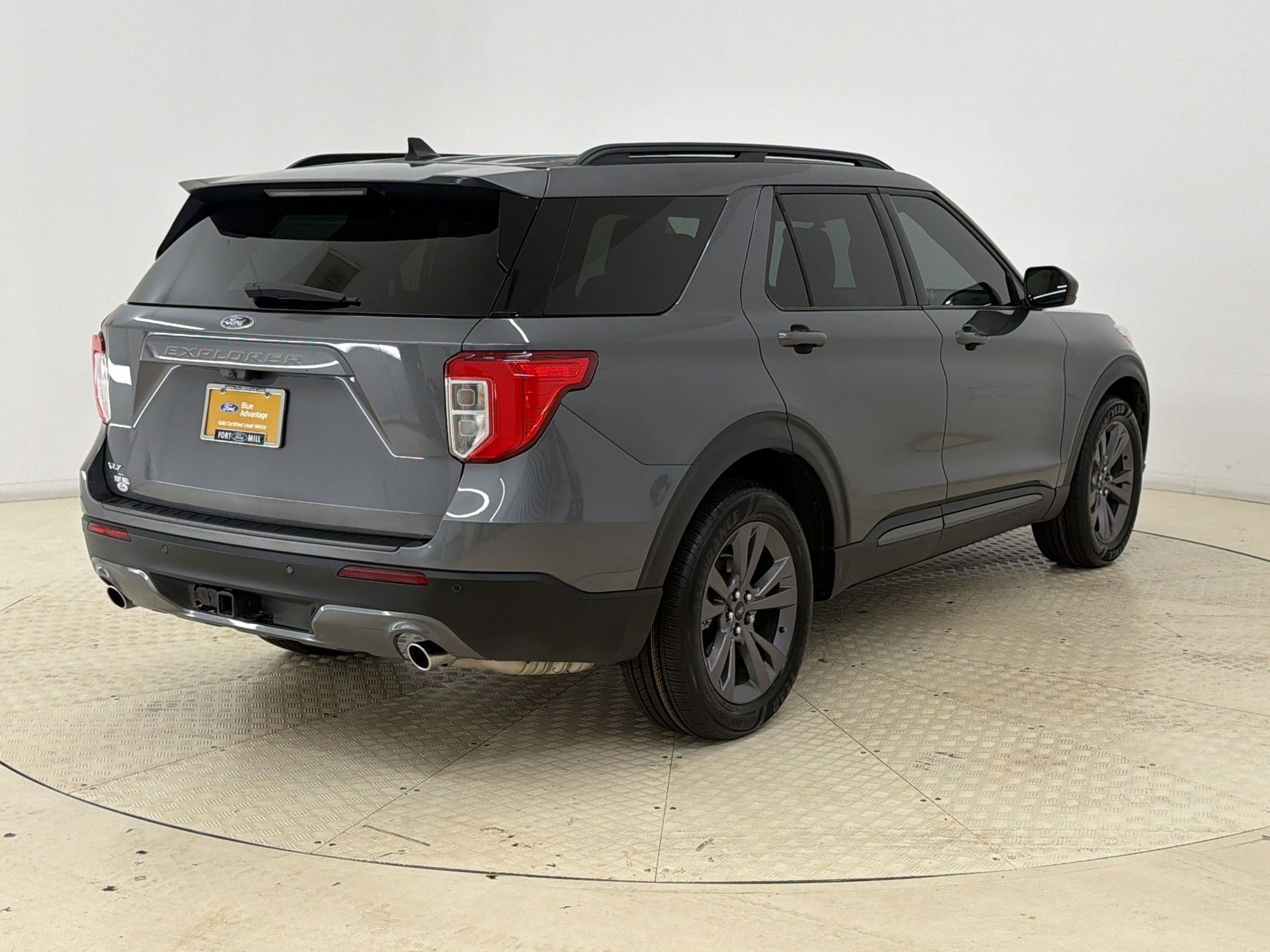 Certified 2023 Ford Explorer XLT w/ Equipment Group 202A RWD image 9