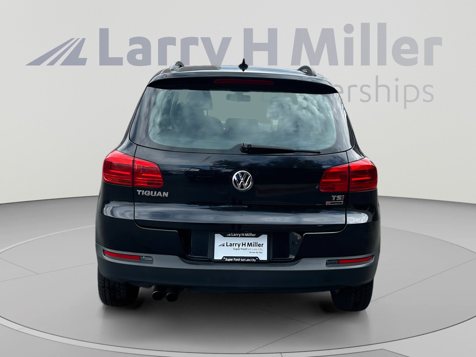 Used 2017 Volkswagen Tiguan S AWD/4WD image 4