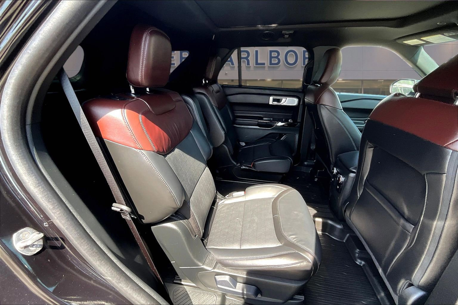 Certified 2024 Ford Explorer Platinum w/ Technology Package AWD/4WD image 27