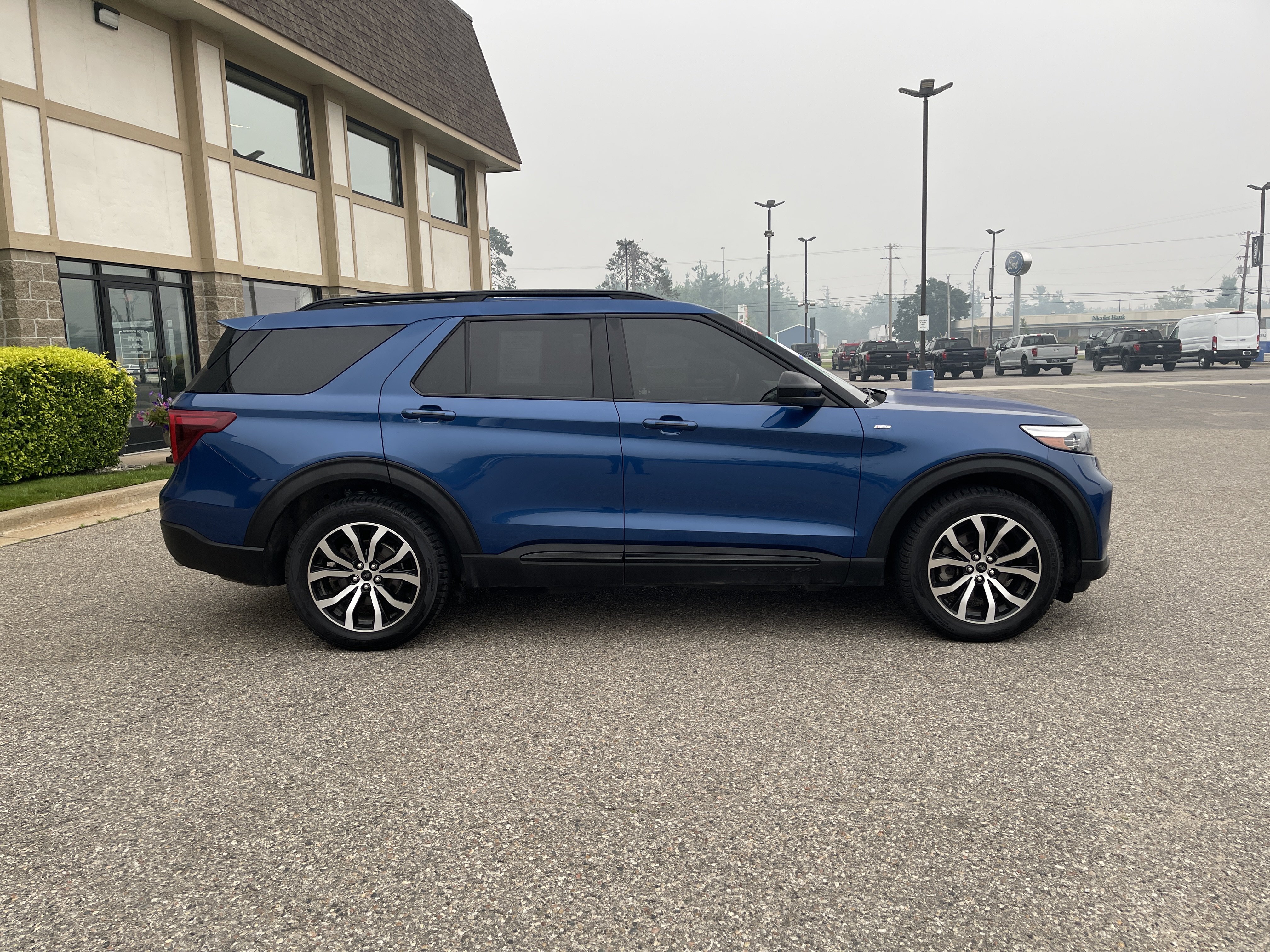 Certified 2022 Ford Explorer ST-Line w/ Class IV Trailer Tow Package AWD/4WD image 2