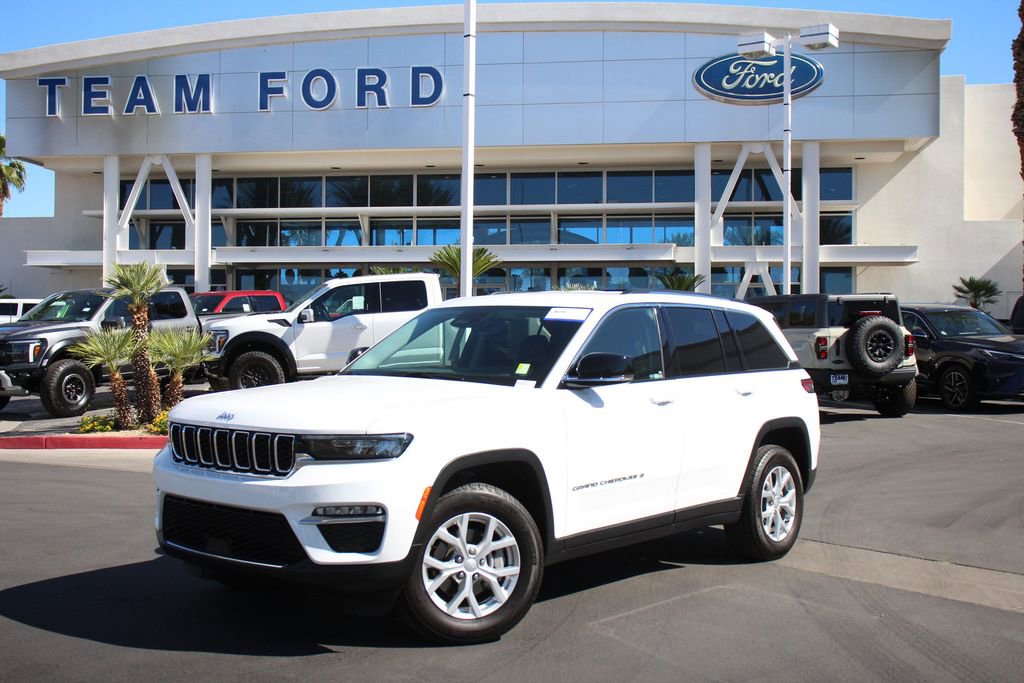 Used 2023 Jeep Grand Cherokee Limited AWD/4WD image 2