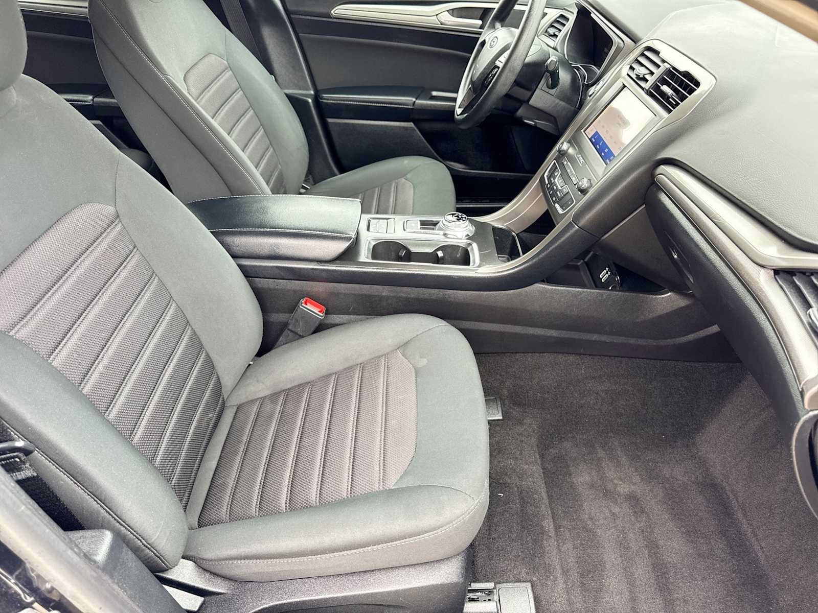 Certified 2020 Ford Fusion SE FWD image 21