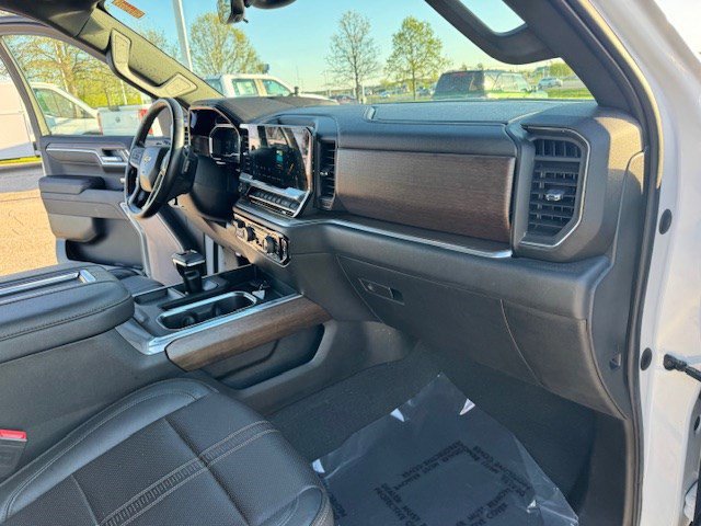 Used 2022 Chevrolet Silverado 1500 High Country w/ High Country Premium Package AWD/4WD image 40