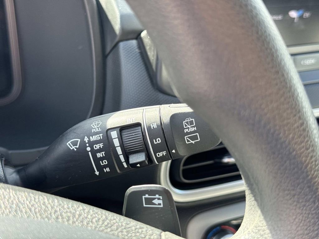 Used 2023 Hyundai Kona SE image 24