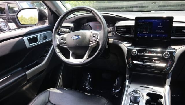 Certified 2022 Ford Explorer Limited w/ Equipment Group 301A RWD image 4