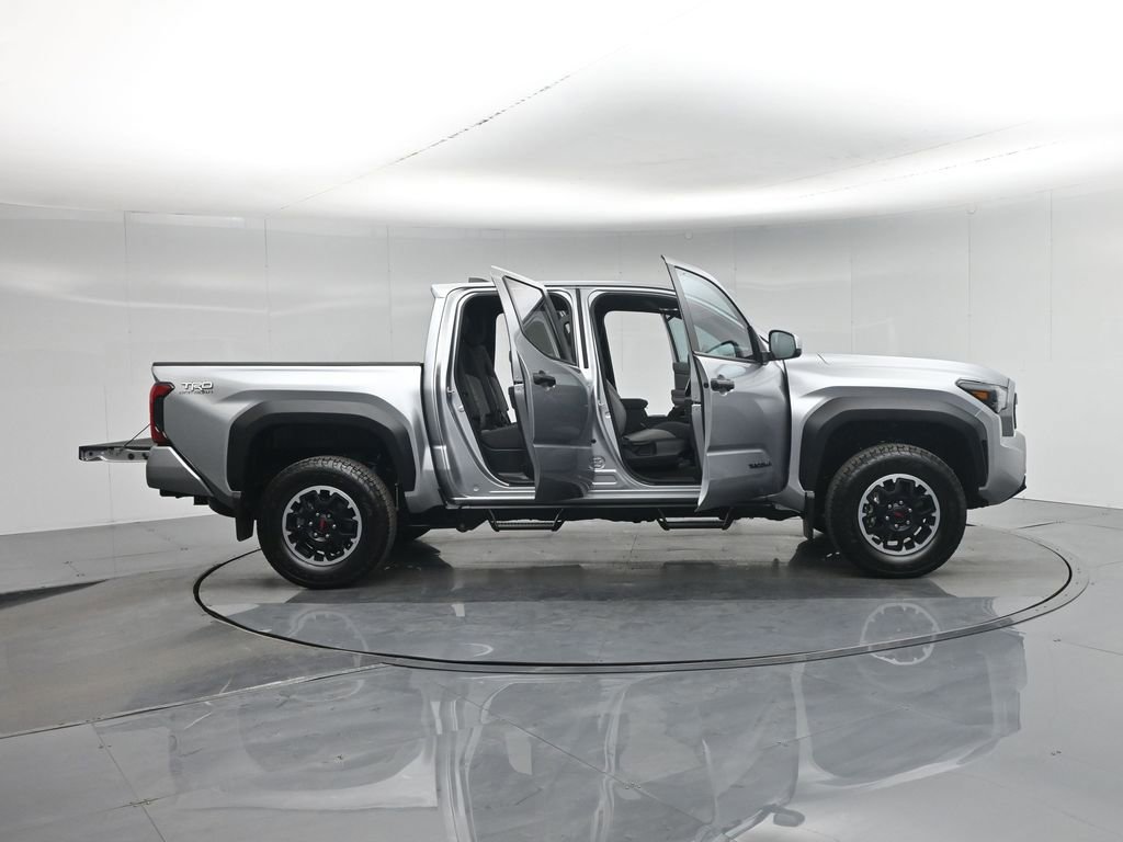 Used 2025 Toyota Tacoma TRD Off-Road image 34