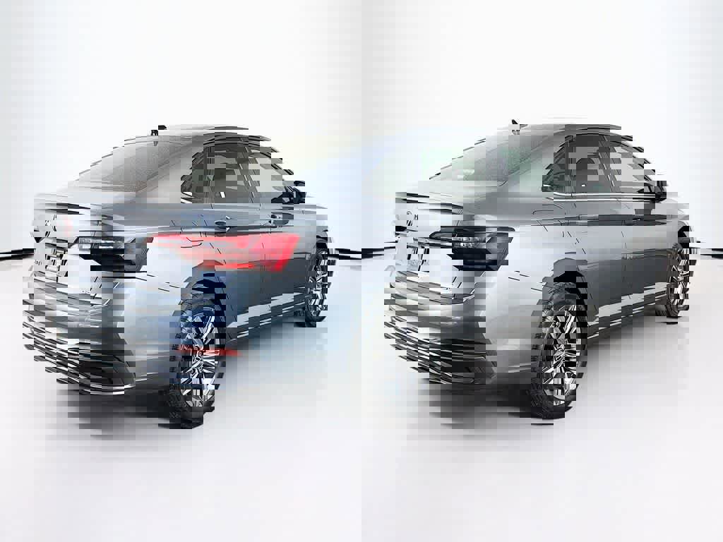 Used 2024 Volkswagen Jetta SE FWD image 5