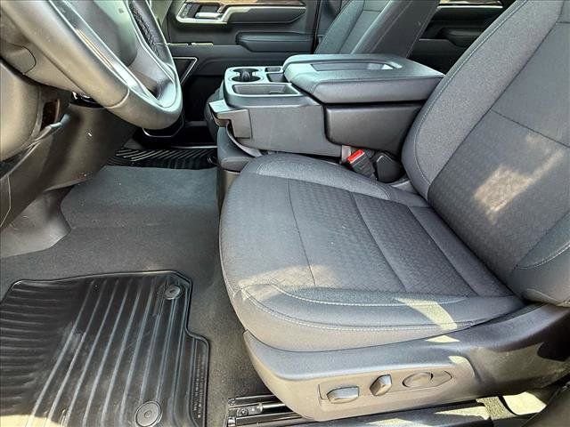 Used 2025 Chevrolet Silverado 2500 LT w/ Convenience Package image 15