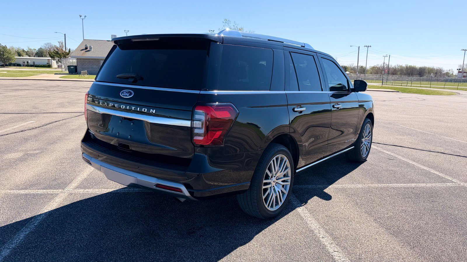 Certified 2022 Ford Expedition Platinum AWD/4WD image 3