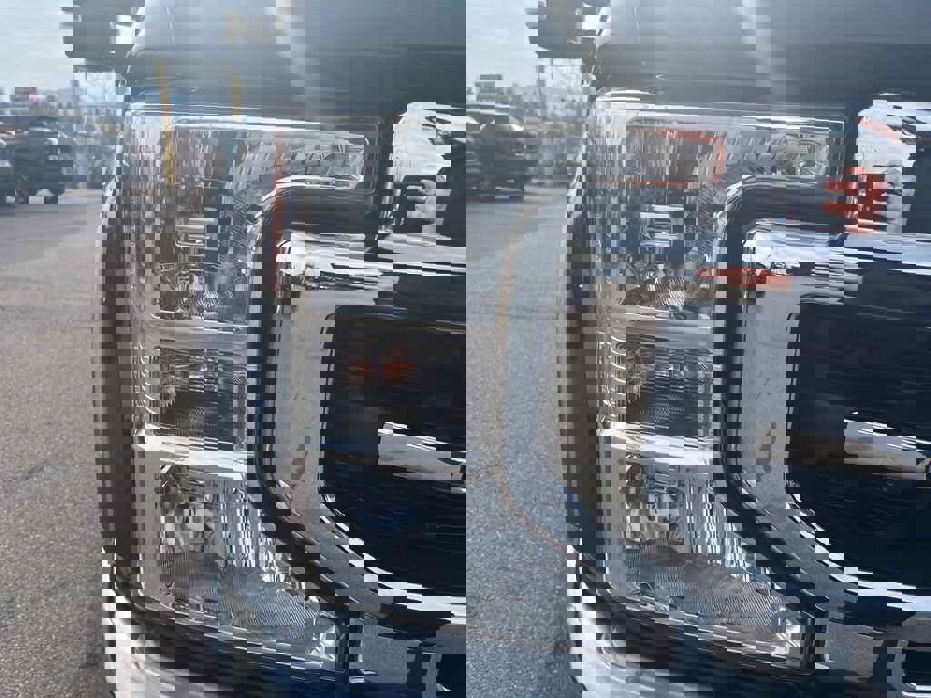 Certified 2020 Ford F350 Lariat w/ Lariat Ultimate Package image 4