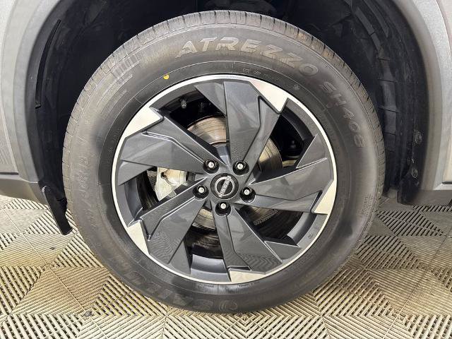 Used 2024 Nissan Rogue SV FWD image 13