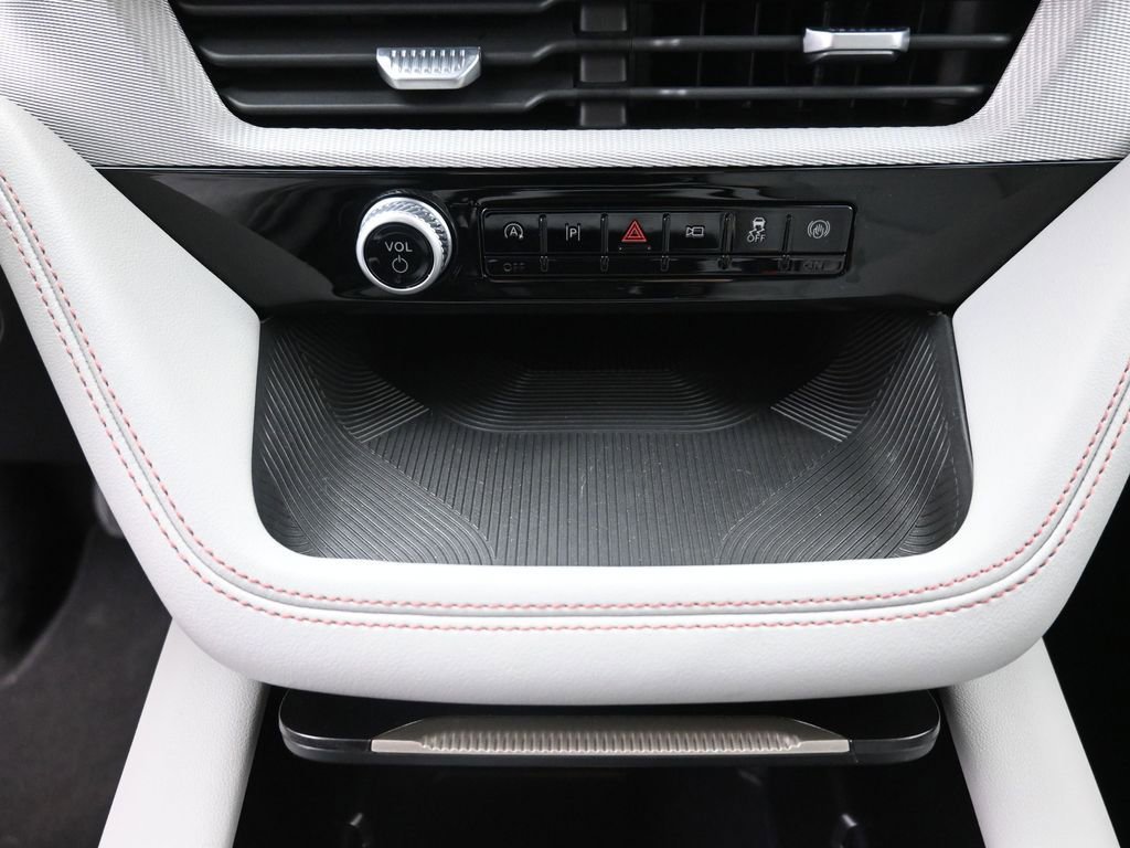 Certified 2025 Ford Explorer Active w/ Active Comfort Package RWD image 9