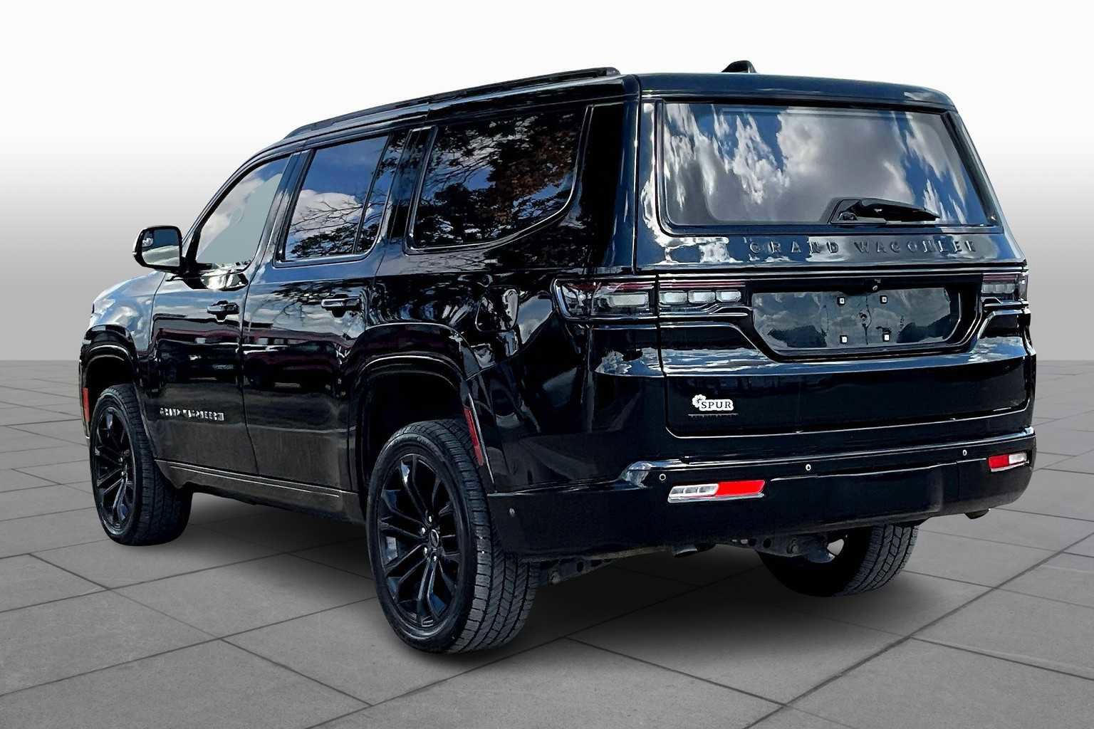 Used 2022 Jeep Grand Wagoneer Series II image 4