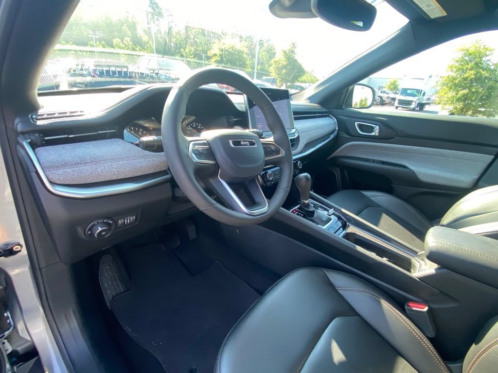 Used 2024 Jeep Compass Latitude AWD/4WD image 9