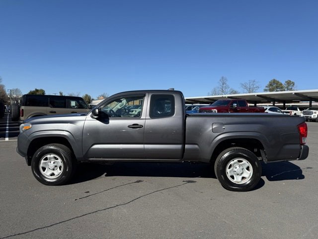 Used 2017 Toyota Tacoma SR image 2