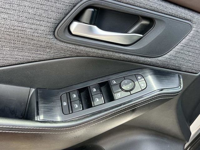 Used 2022 Nissan Rogue SV FWD image 31