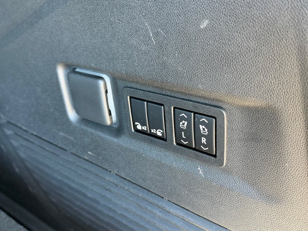 Used 2022 Chevrolet Suburban High Country AWD/4WD image 8