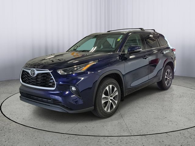 Used 2022 Toyota Highlander XLE AWD/4WD image 4