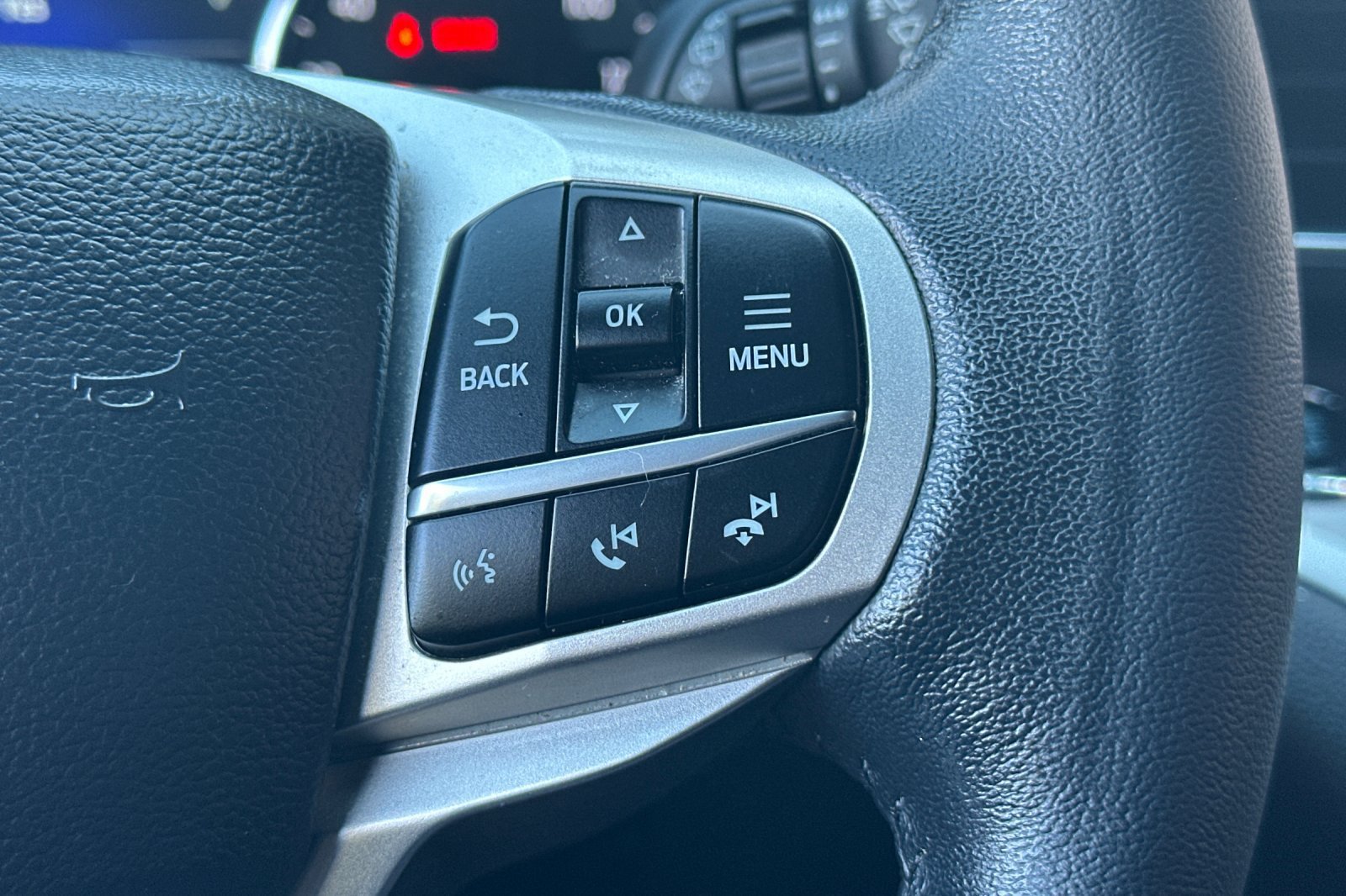 Certified 2023 Ford Explorer XLT RWD image 39
