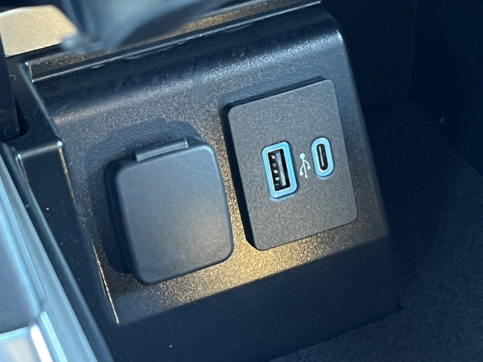 Certified 2023 Ford Explorer Limited w/ Limited Technology Package image 31