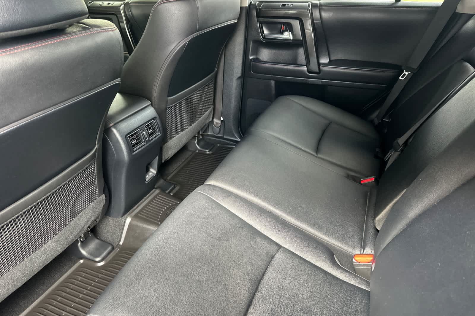 Used 2024 Toyota 4Runner TRD Off-Road Premium w/ Off Road Premium Plus Package AWD/4WD image 4