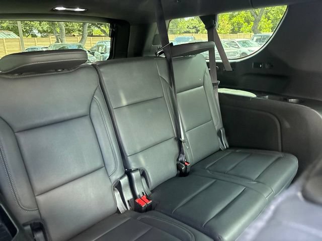 Used 2022 Chevrolet Suburban LT w/ Luxury Package RWD image 13