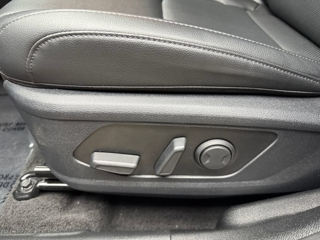 Used 2025 Kia Sportage EX FWD image 11