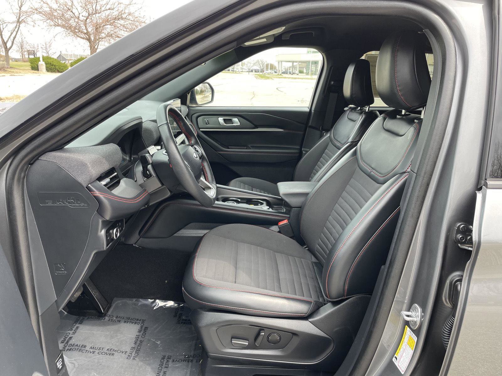 Certified 2025 Ford Explorer ST-Line w/ ST-Line Street Pack AWD/4WD image 17