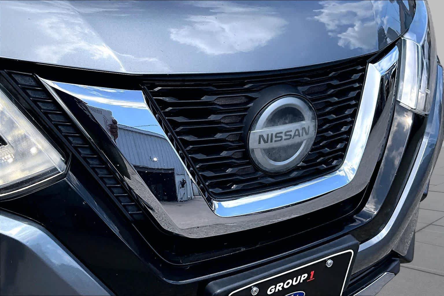 Used 2020 Nissan Rogue SV FWD image 30