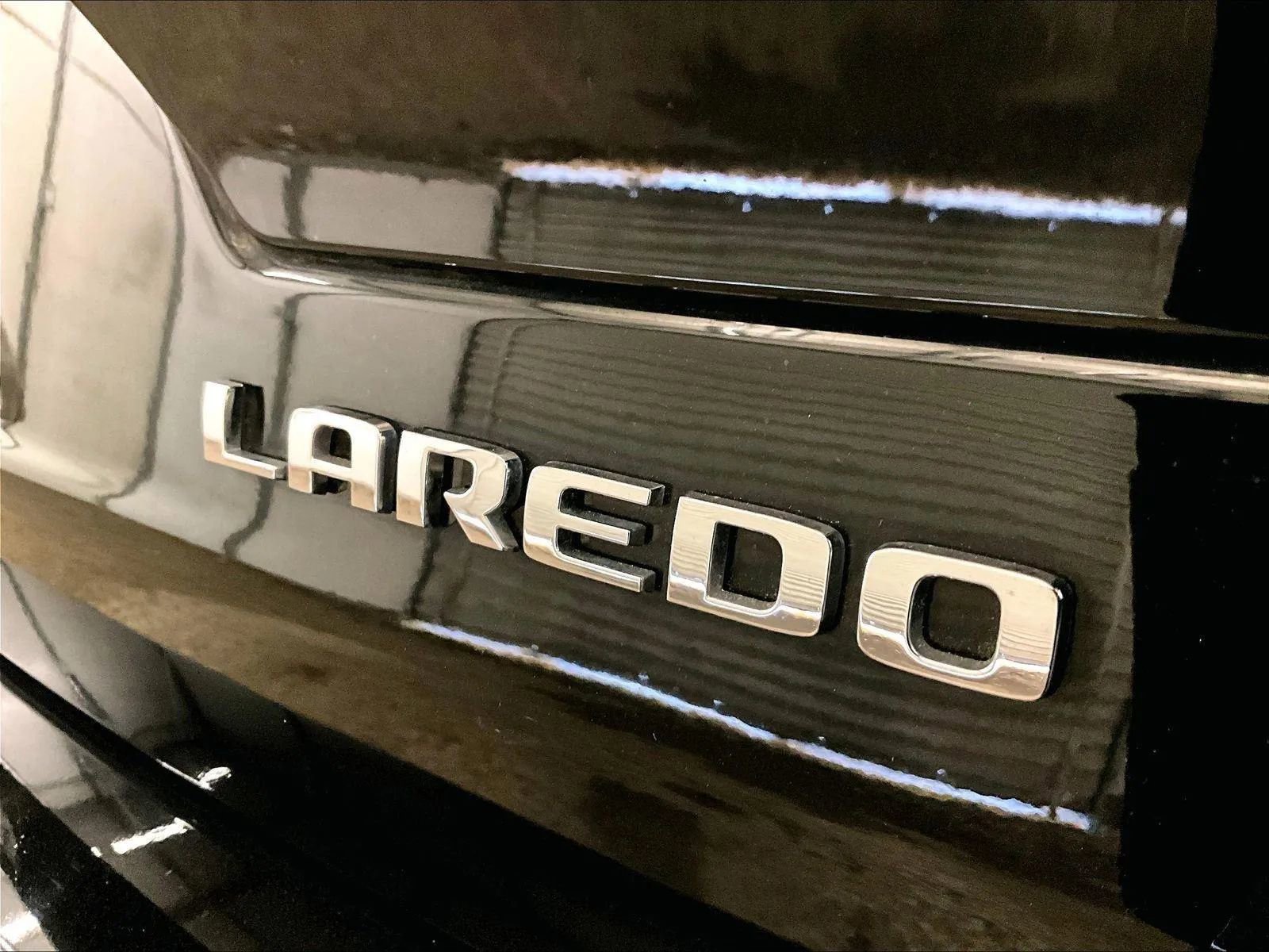 Used 2023 Jeep Grand Cherokee Laredo AWD/4WD image 13