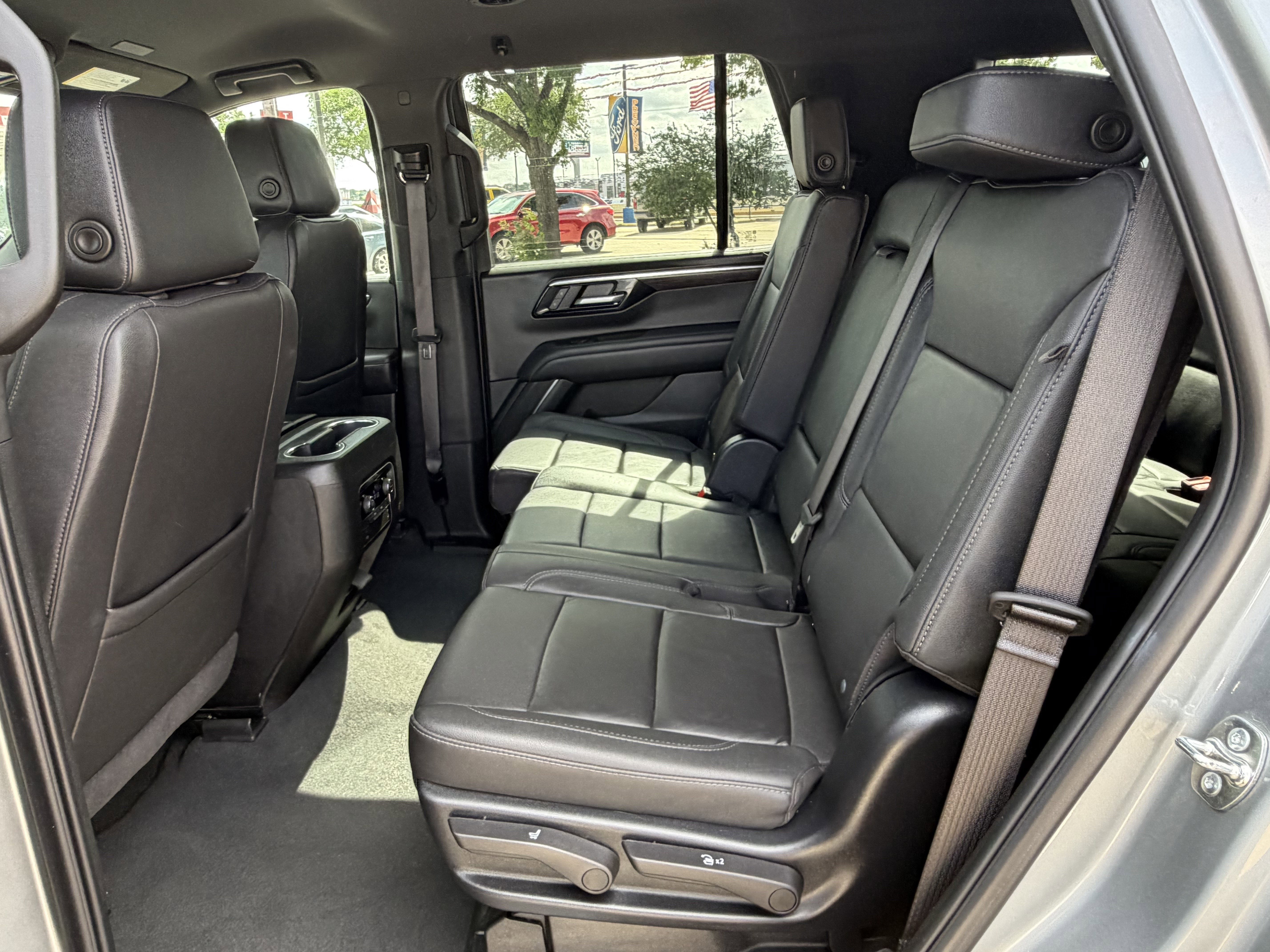 Used 2025 Chevrolet Tahoe LT AWD/4WD image 14