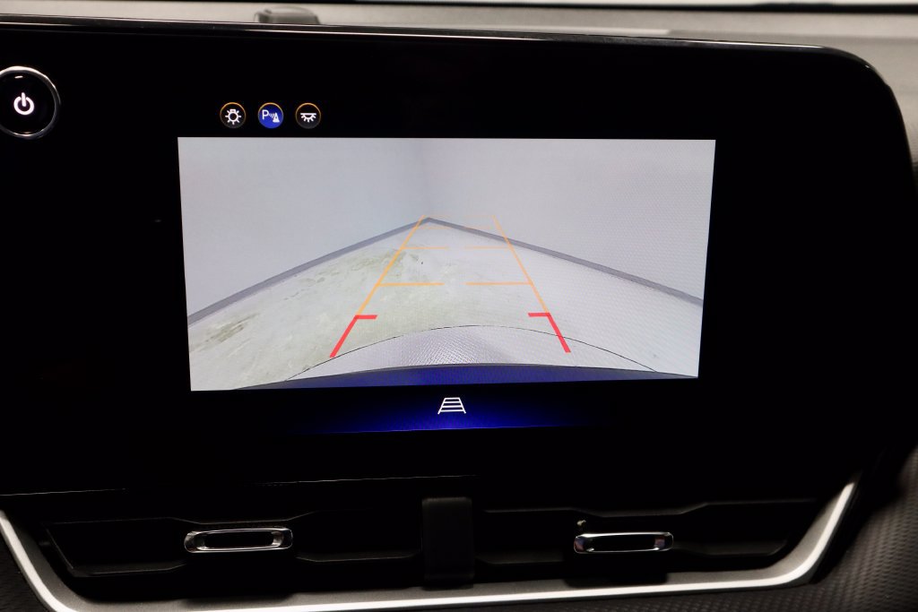 Used 2025 Chevrolet Equinox LT AWD/4WD image 2