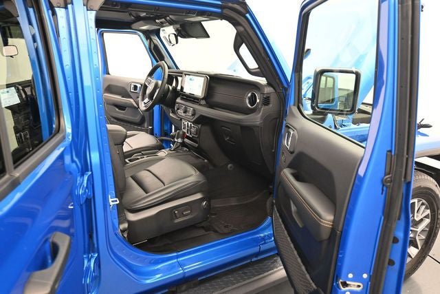 Used 2025 Jeep Wrangler Unlimited Sahara AWD/4WD image 14
