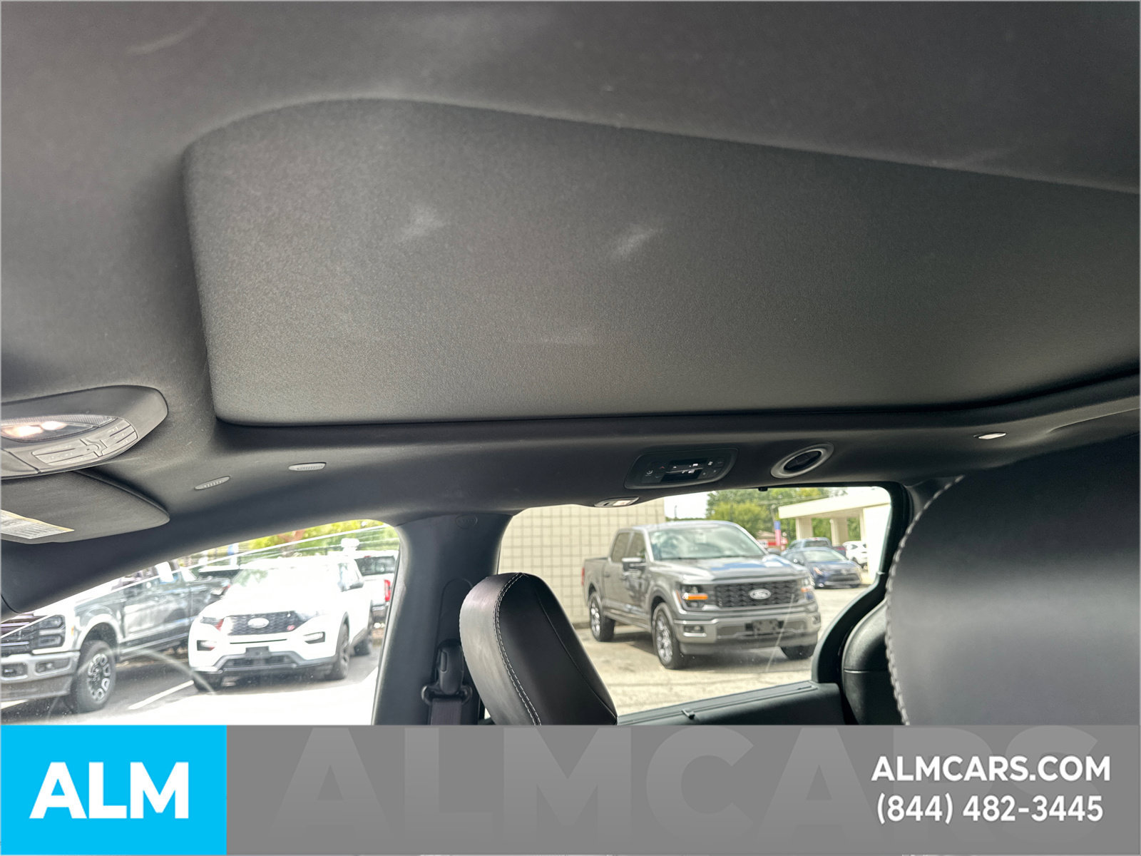 Used 2025 Chrysler Pacifica Limited FWD image 38